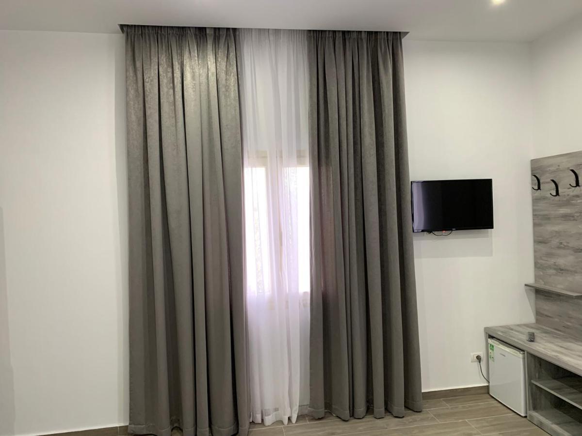 Shijak Hotel Restaurant Deso מראה חיצוני תמונה